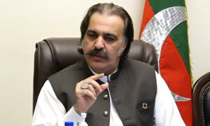 خیبرپختونخوا میں سینیٹ الیکشن سے قبل سیاسی ہلچل، پی ٹی آئی رہنما وزیراعلیٰ کے مدمقابل آگئے