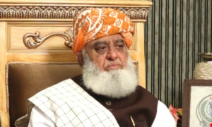 پی ڈی ایم کا سر اپوزیشن میں ہے اور دھڑ حکومت کررہا ہے، مولانا فضل الرحمان کا دلچسپ تبصرہ