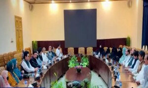 خیبر پختونخوا میں اپوزیشن اتحاد نے بھی آستینیں چڑھالیں، گورنر ہاؤس میں اہم مشاورتی بیٹھک