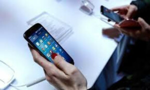 پاکستان میں عورتیں زیادہ موبائل استعمال کرتی ہیں یا مرد؟