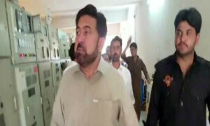 پشاور: ایم پی اے فضل الہیٰ تمام کا گریڈ اسٹیشنز کا کنٹرول سنبھالنے کا اعلان، عوام سے سڑکوں پر نکلنے کی اپیل