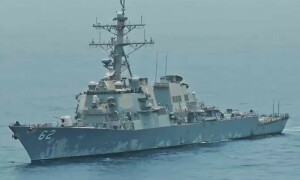 ایرانی بحریہ کی وارننگ پر امریکی جہاز راستہ بدلنے پر مجبور