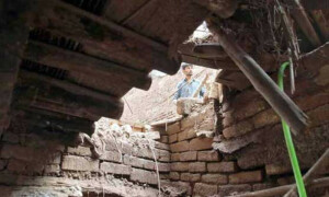 پنجاب میں بارشیں: لاہور میں گھر کی چھت گرنے سے 2 خواتین زخمی