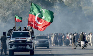 پی ٹی آئی کے چھ کارکنان کی سزائیں معطل، متعدد قائدین کے وارنٹ جاری
