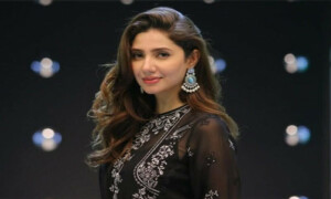 ماہرہ خان کی عام لوگوں کی طرح مقامی مارکیٹ میں خریداری، مداح سادگی پر بھی مر مِٹے