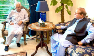 استعفے کی تردید کے بعد وزیر دفاع خواجہ آصف کی نواز شریف سے اہم ملاقات