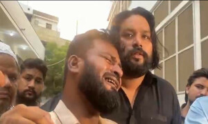 کراچی ڈمپر حادثہ: ’ہم بچی کا جہیز جمع کر رہے تھے، اور آج اس کے کفن کا بندوبست کر رہے ہیں‘
