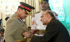 فیلڈ مارشل کو ہلال جرات، بلاول کو نشان امتیاز: سول و عسکری شخصیات کو اعلیٰ اعزازات سے نواز دیا گیا