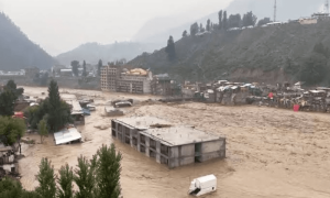 How many acres of farmland damaged by floods in KP?