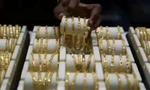 Gold prices surge in Pakistan amid international market gains