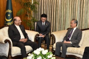 President meets Chinese FM, reaffirms Pakistan-China ‘Iron Brotherhood’
