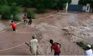 Chenab floods submerge hundreds of villages in Jhang, Chiniot and Shujaabad