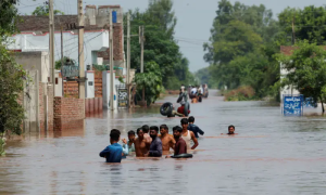 Major flood in Chenab River is moving towards south Punjab