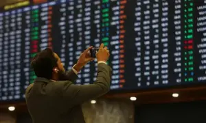 PSX hits all-time high as KSE-100 crosses 152,900 mark
