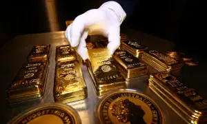 Gold prices skyrocket to record high in Pakistan amid global surge