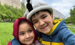 ننھے شیراز اور مسکان نے ٹوٹے اسکول کو جدید تعلیمی ادارے میں بدل دیا