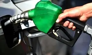 حکومت نے پیٹرولیم مصنوعات کی نئی قیمتوں کا اعلان کردیا، نئی قیمت کیا ہوگی؟