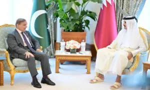 PM meets Qatari Emir, reaffirms Pakistan’s all-out support