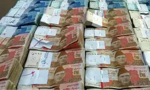 Armed men loot over Rs200 million from security company van near Turbat