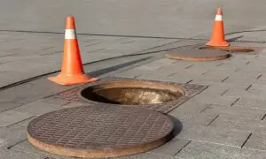 Three sanitation workers die while cleaning manhole in Karachi