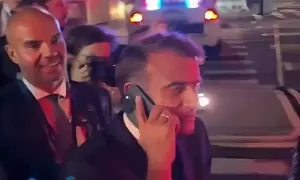 ”ہیلو! میں سڑک پر کھڑا ہوں“: میکرون کی ٹرمپ سے مذاق بھری کال کی ویڈیو وائرل