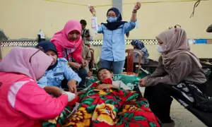 Over 1,000 Indonesian children fall ill from free school lunches