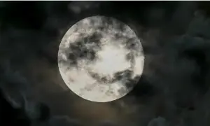 پاکستان سمیت دنیا بھر میں رواں سال کے پہلے &rsquo;سپرمون&lsquo; کا شاندار نظارہ