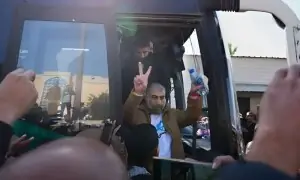 اسرائیل اور حماس نے قیدیوں کی منتقلی کا عمل شروع کر دیا