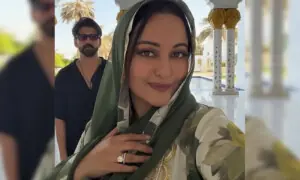جوتوں کے ساتھ ابوظہبی مسجد میں گھومنے کا الزام، سوناکشی کا کرارا جواب