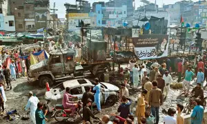 اپنے پاؤں پر خود کلہاڑی: ٹی ایل پی اچانک حکومت کے نشانے پر کیوں آئی؟