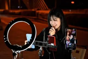 شوہر نے لاٹری جیت کر لائیو اسٹریمر پر خرچ کر ڈالی، بیوی ہاتھ ملتی رہ گئی
