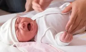 نوزائیدہ بچے رات کے وقت زیادہ کیوں روتے ہیں؟