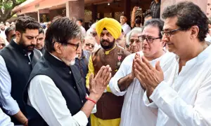 اکتوبر بالی ووڈ پر بھاری رہا، 7 بڑے فنکار یکے بعد دیگرے جان سے گئے اکتوبر بالی ووڈ پر بھاری رہا، 7 بڑے فنکار یکے بعد دیگرے جان سے گئے