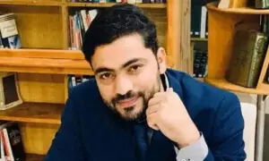 کراچی کے فن کار اسسٹنٹ کمشنر حاذم بھنگوار کو اعلیٰ کارکردگی پر ایوارڈ سے نواز دیا گیا کراچی کے فن کار اسسٹنٹ کمشنر حاذم بھنگوار کو اعلیٰ کارکردگی پر ایوارڈ سے نواز دیا گیا