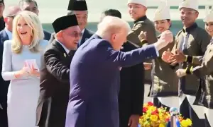ملائیشیا میں ٹرمپ کا رقص: ایشیائی دورے کا حیران کن اور رنگین آغاز ملائیشیا میں ٹرمپ کا رقص: ایشیائی دورے کا حیران کن اور رنگین آغاز