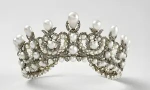 لوور میوزیم سے چرائے گئے جواہرات اور زیورات چور کہاں بیچ پائیں گے؟ لوور میوزیم سے چرائے گئے جواہرات اور زیورات چور کہاں بیچ پائیں گے؟