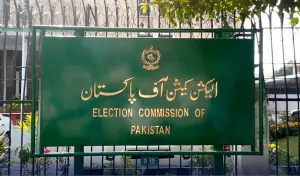 الیکشن کمیشن نے نگران حکومت کی مدت میں توسیع سے متعلق آئین میں ترمیم کی سفارش کر دی الیکشن کمیشن نے نگران حکومت کی مدت میں توسیع سے متعلق آئین میں ترمیم کی سفارش کر دی