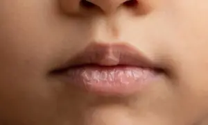سردی میں ہونٹ سیاہ ہو جاتے ہیں؟ ان 6 آسان دیسی نسخوں سے ہونٹوں کو قدرتی گلابی رنگ دیں سردی میں ہونٹ سیاہ ہو جاتے ہیں؟ ان 6 آسان دیسی نسخوں سے ہونٹوں کو قدرتی گلابی رنگ دیں