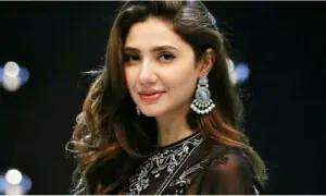 ماہرہ خان نے فیس سرجری کی افواہوں کا ملبہ میک اپ آرٹسٹ پر ڈال دیا ماہرہ خان نے فیس سرجری کی افواہوں کا ملبہ میک اپ آرٹسٹ پر ڈال دیا