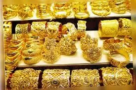 Gold prices plunge by Rs14,000 per tola in Pakistan Gold prices plunge by Rs14,000 per tola in Pakistan