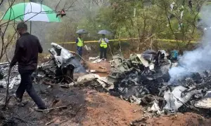 کینیا میں سیاحوں کا طیارہ گر کر تباہ، پائلٹ سمیت 11 مسافر ہلاک کینیا میں سیاحوں کا طیارہ گر کر تباہ، پائلٹ سمیت 11 مسافر ہلاک