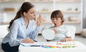 اگر آپ چاہتے ہیں بچہ روانی سے انگریزی بولے، تو یہ 4 عادتیں روز اپنائیں اگر آپ چاہتے ہیں بچہ روانی سے انگریزی بولے، تو یہ 4 عادتیں روز اپنائیں