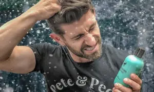 کول تار والا شیمپو خشکی کے لیے بہترین، مگر کیا یہ واقعی محفوظ ہے؟ کول تار والا شیمپو خشکی کے لیے بہترین، مگر کیا یہ واقعی محفوظ ہے؟