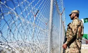 پاک افغان سرحد سے دراندازی کی کوشش ناکام، خارجی کمانڈر سمیت 4 دہشت گرد ہلاک