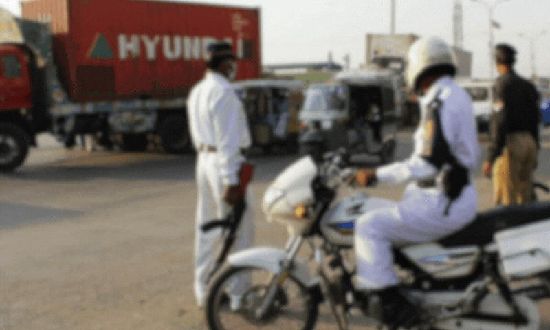 ای چالانوں کی بارش کے درمیان اجرک والی نمبر پلیٹ کی ڈیڈلائن میں توسیع