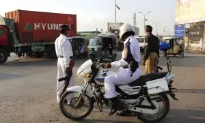 سندھ میں بغیر نمبر پلیٹ چلنے والی گاڑیوں کے خلاف بھرپور ایکشن کا فیصلہ