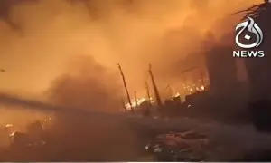 کراچی: خانہ بدوشوں کی ایک اور بستی میں آگ، 500 جھگیاں جل گئیں