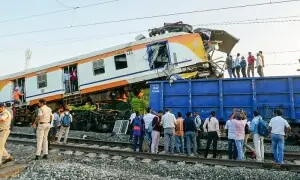 بھارت: چھتیس گڑھ میں خوفناک ٹرین حادثہ، 11 افراد ہلاک بھارت: چھتیس گڑھ میں خوفناک ٹرین حادثہ، 11 افراد ہلاک