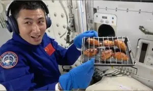 چینی خلابازوں کی خلا میں ’اسپیشل اوون‘ سے کھانے کی تیاری