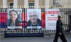 ایران نے جاسوسی کے الزام میں قید دو فرانسیسی شہری رہا کردیئے ایران نے جاسوسی کے الزام میں قید دو فرانسیسی شہری رہا کردیئے